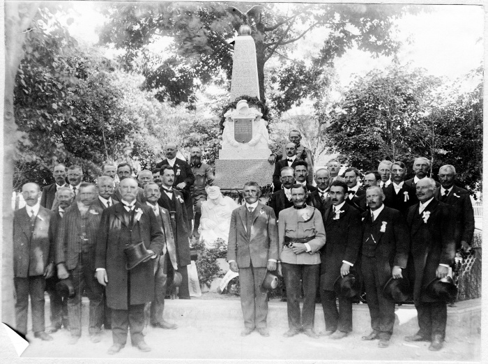 Kriegerdenkmaleinweihung1922 Jagdgesell-Gruppenfoto.jpg