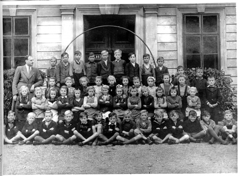 Kinder1948-49-2teKlasse-3u4-Jahr.jpg