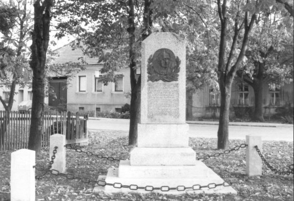 Josef Porsch Denkmal 196x.jpg