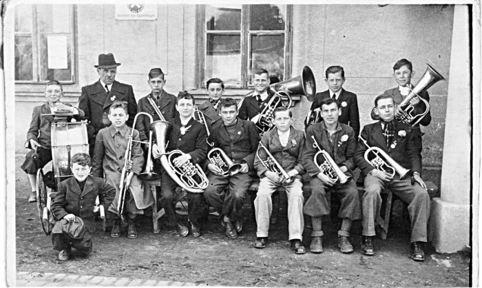 Musikkapelle A-Zehetbauer 1941.jpg
