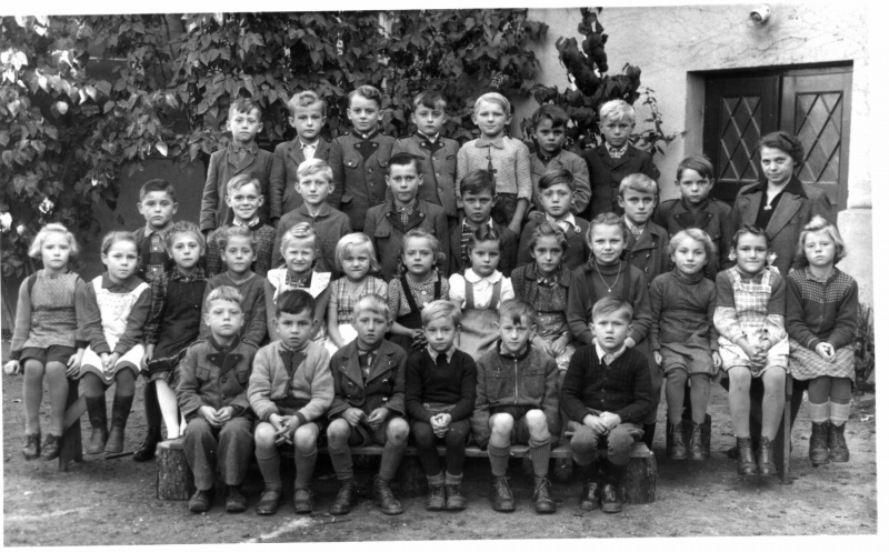 Kinder-1.Klasse-1951-52.jpg