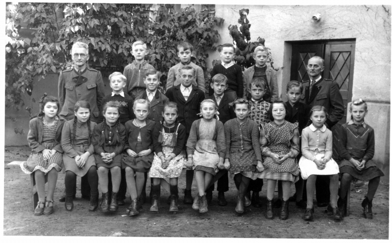 Kinder-3.Klasse-1951-52.jpg