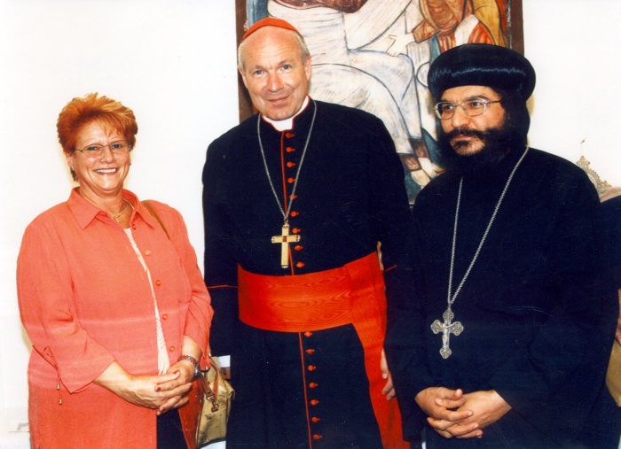 Kardinal Schönborn mit koptischen Erzbischof Anba Gabriel.jpg