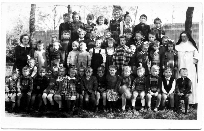 Kindergartenkinder~1953-54.jpg