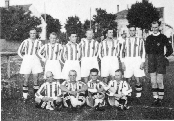 Fußballer vor 1938.jpg