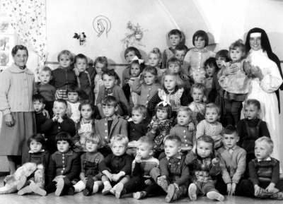 Kindergartengruppenfoto Herbst 1962.jpg