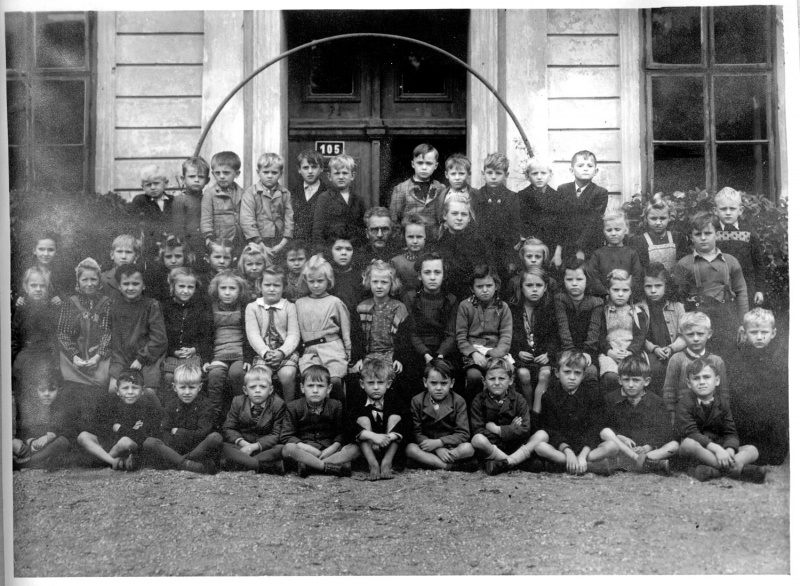 Kinder1948-49-1teKlasse-1u2-Jahr.jpg