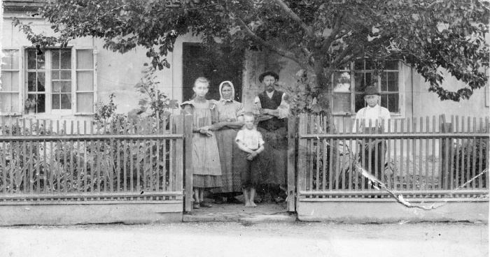Prinz Eugen Straße 11 ca 1900 Familie Schwarz.jpg