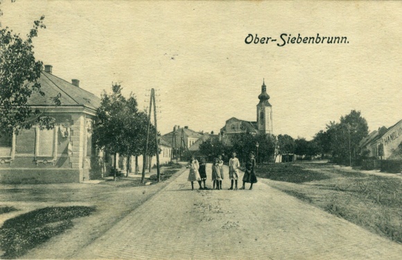 Ober-Siebenbrunn-Hauptstrasse-1920.jpg
