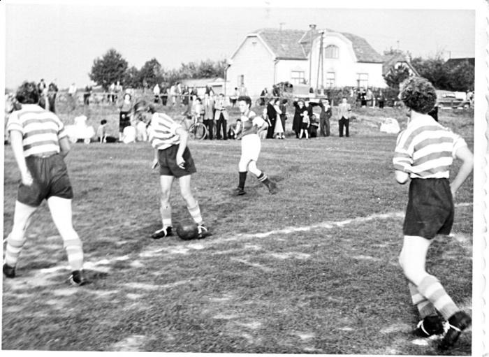 Damenfußball 1953 neuerPlatz.jpg