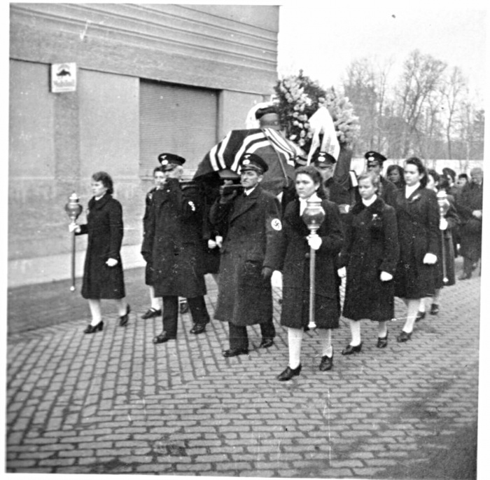 Begraebnis Schwarz Franzl-1944.jpg