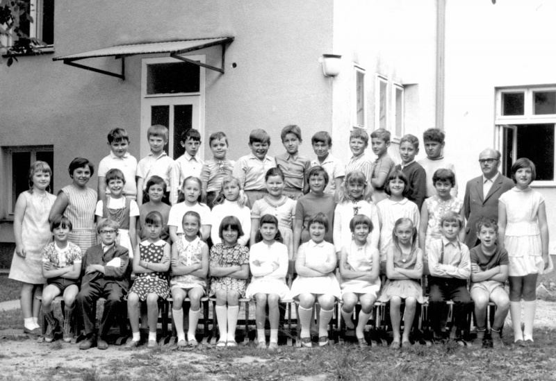 Klassenfoto 1971 4te Klasse.jpg