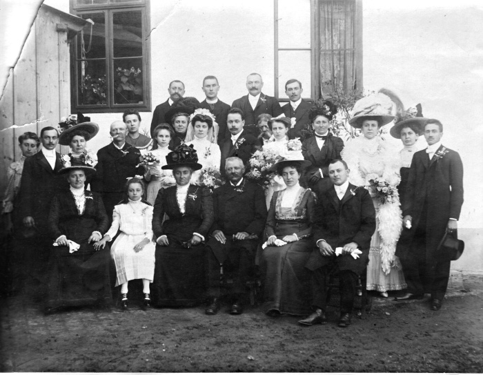 Hochzeit der Resi Frohner 1906.jpg