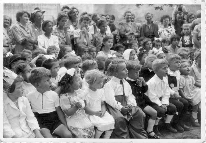Kindergarten Park 1954.jpg