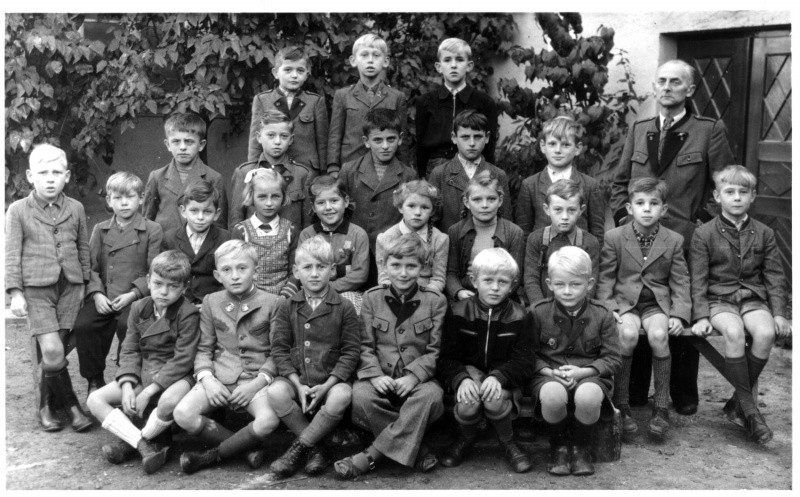Kinder-2.Klasse-1951-52.jpg
