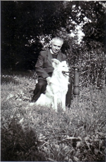Pf.L.Mayer mit Hund.jpg