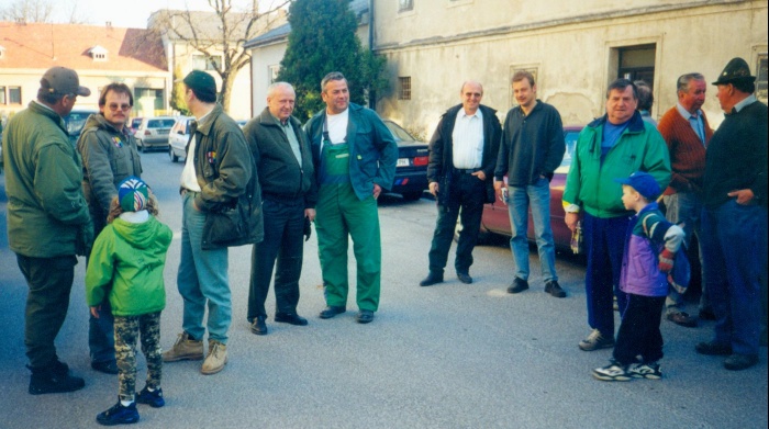 Aktion Sauberes Obersiebenbrunn am 15 April 2000 3.jpg