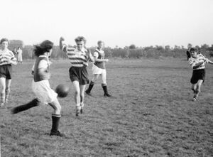 Damenfussball Kirtag 1953 3.jpg