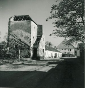 Hungerturm-von-Norden-kein-Bauwerk daneben-IMG 0065 162.jpg