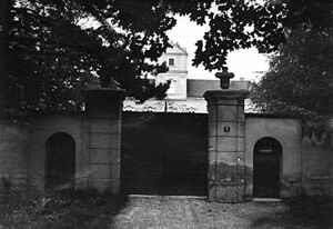 Schlosszugang-Obersiebenbrunn-1950-er.jpg