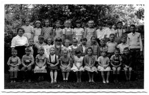 Schulkinder jahrg 1955+56 So1962.jpg