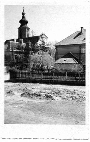 Josef-Porschstr-Blick auf Kirche.jpg