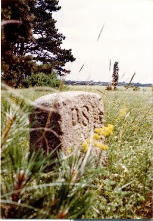 Grenzstein O7b Weikendorf 1970erJahre.jpg