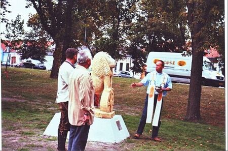 Gerichtslöwe Segnung Pfarrer Schedl.jpg