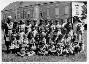 Kindergartenkinder~1965.jpg