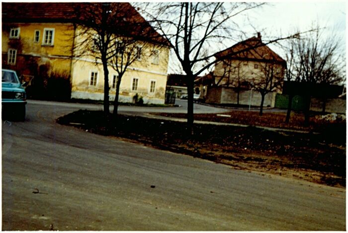 Josef Porsch-Str in 1974er-mit-altem-Kindergarten.jpg