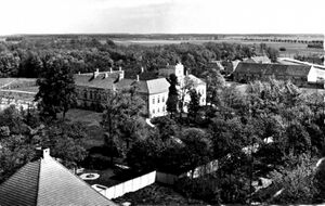 Schloss Ober7brunn 1950er.jpg